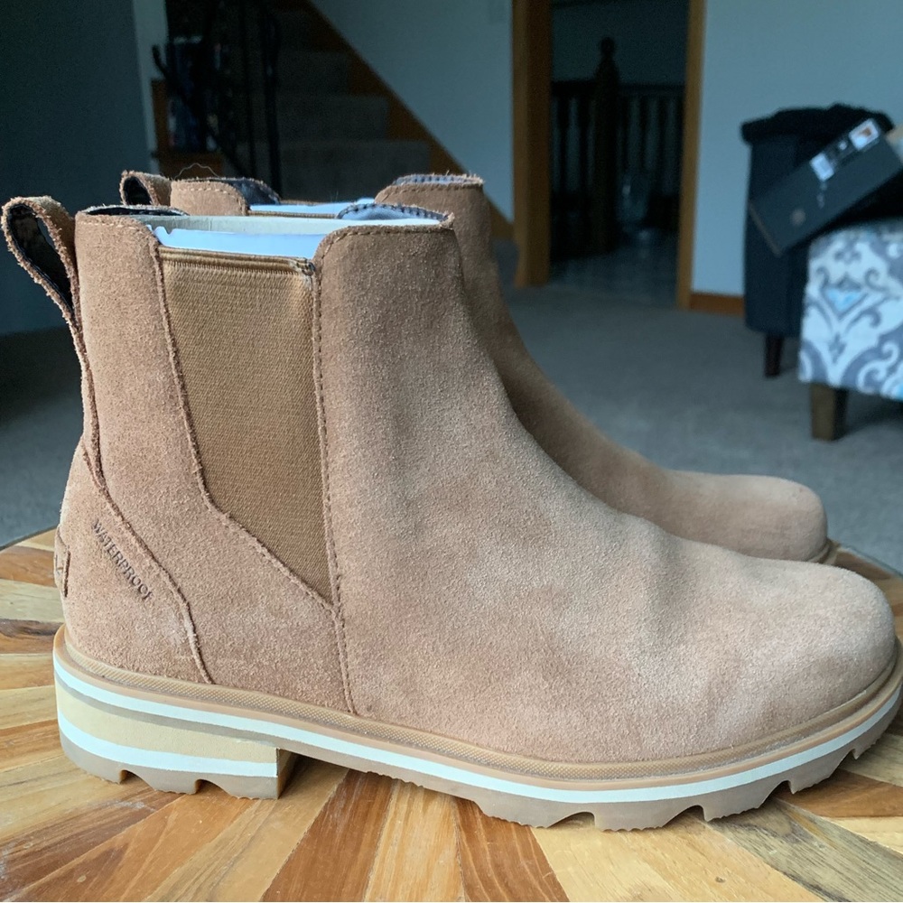 Sorel Lennox Chelsea Waterproof boots. Like New!